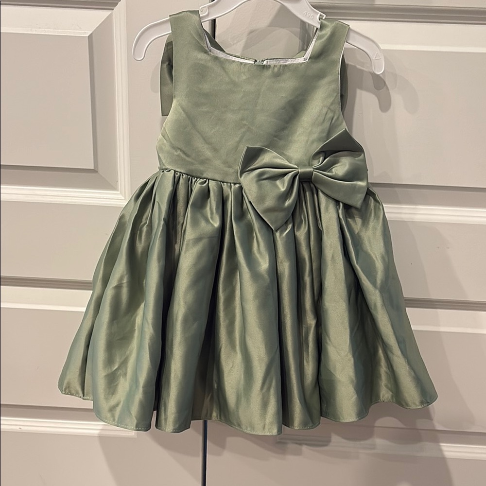 Elegant Green Kids Dress with Bow